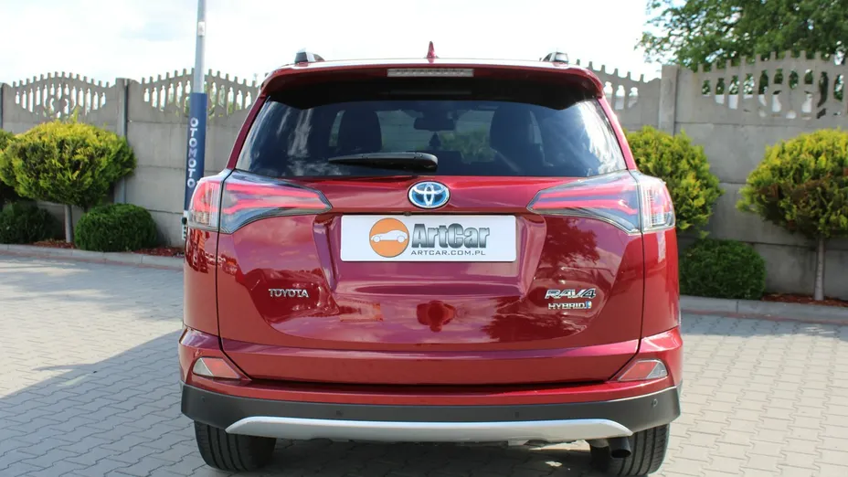 TOYOTA RAV4 -