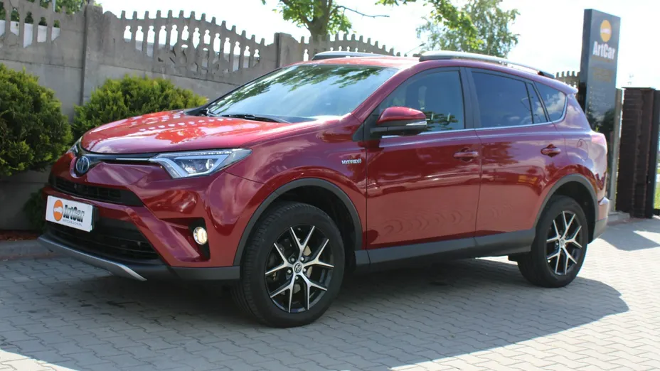 TOYOTA RAV4 -