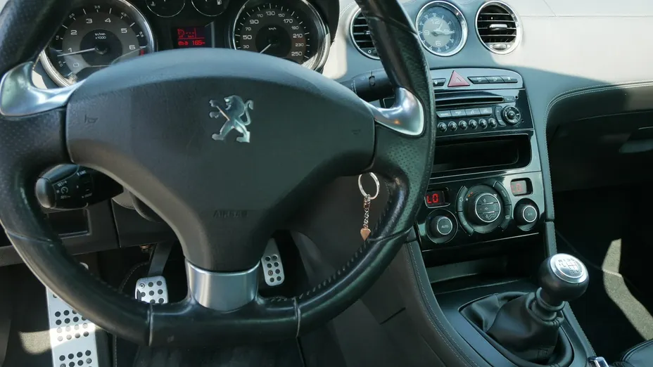 PEUGEOT RCZ -