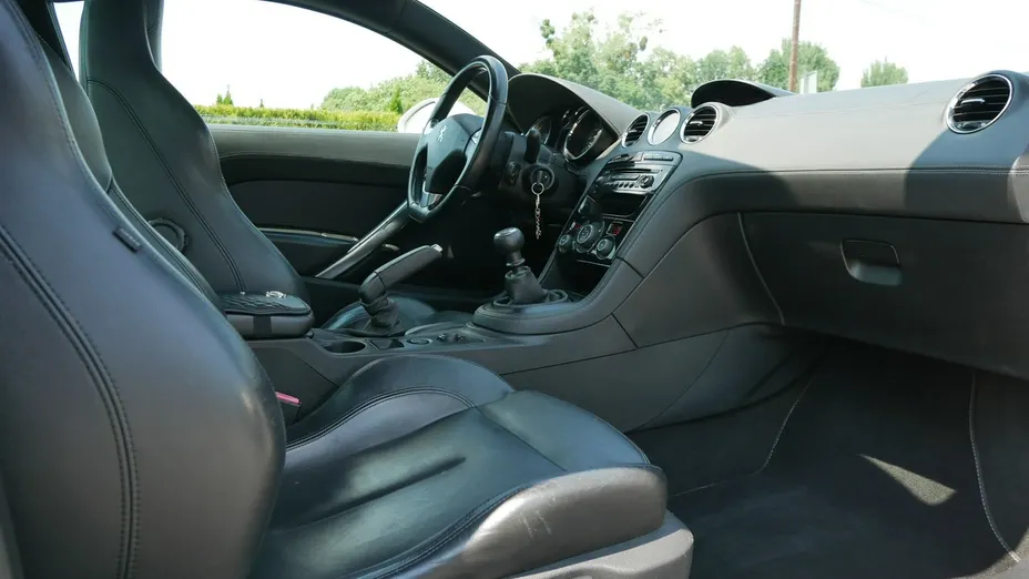 PEUGEOT RCZ -