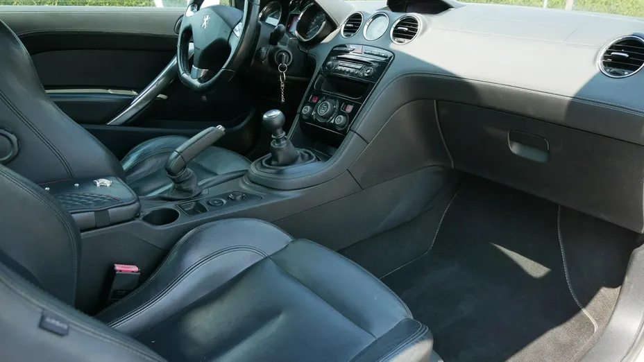 PEUGEOT RCZ -