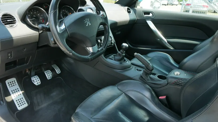 PEUGEOT RCZ -