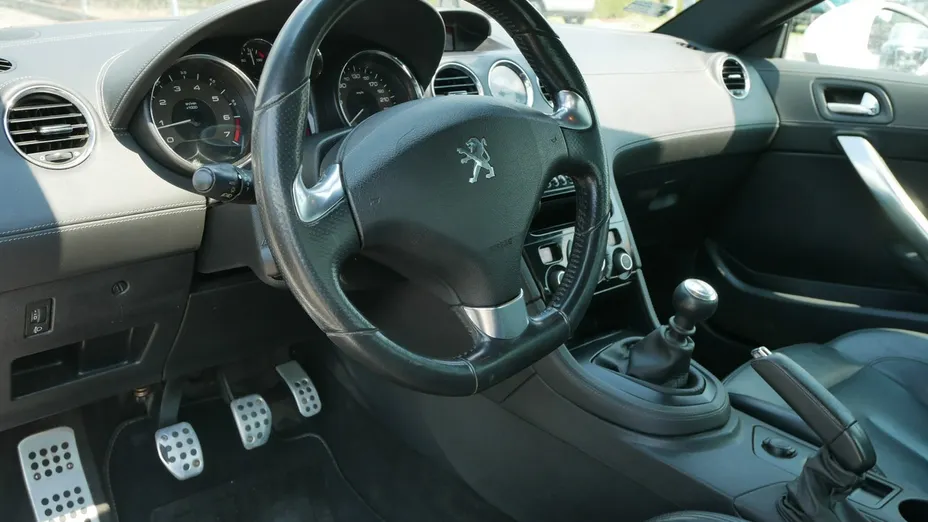PEUGEOT RCZ -