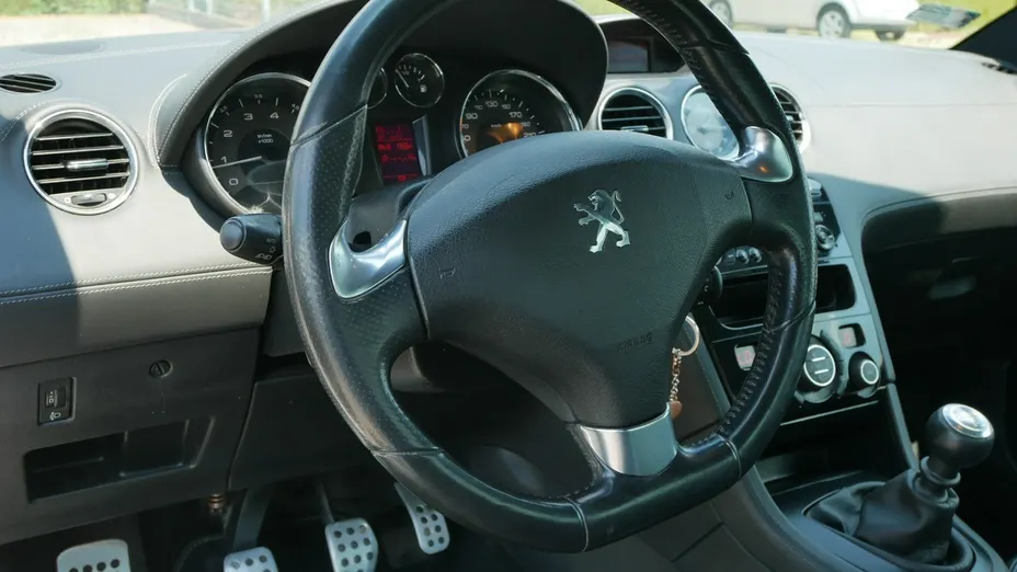 PEUGEOT RCZ -