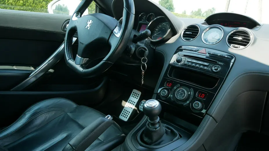 PEUGEOT RCZ -