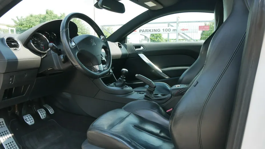 PEUGEOT RCZ -