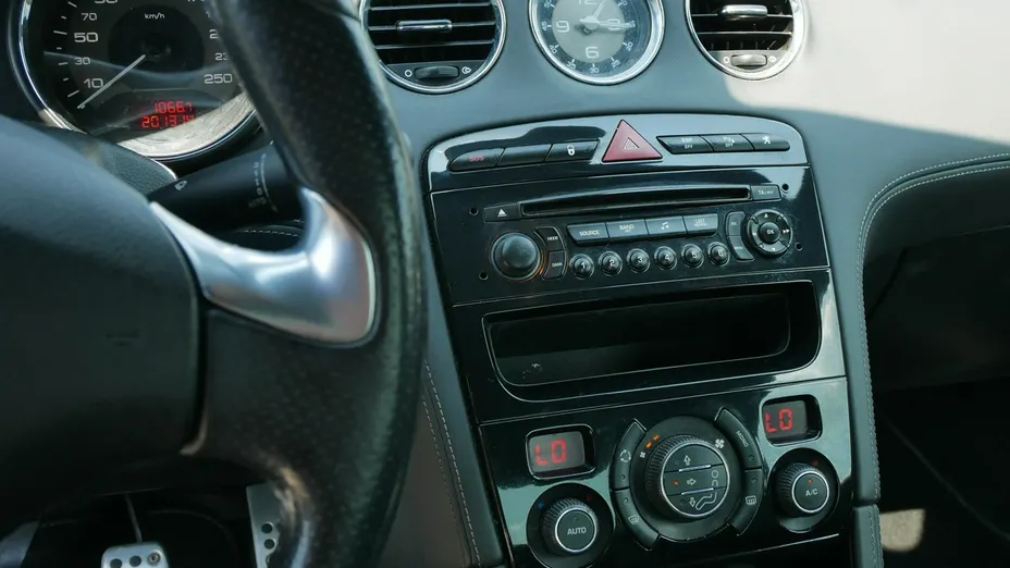 PEUGEOT RCZ -