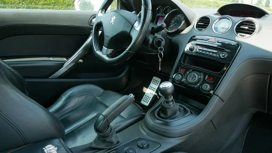 PEUGEOT RCZ -