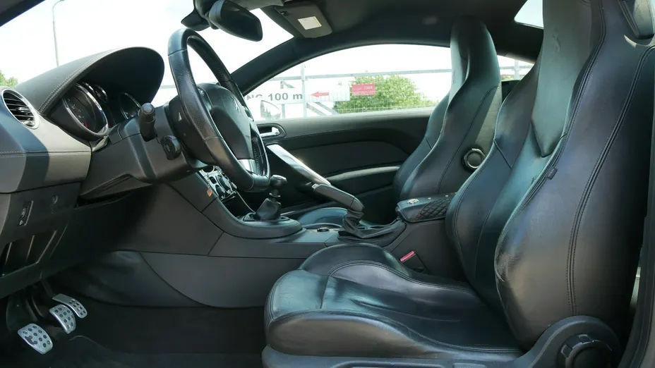 PEUGEOT RCZ -