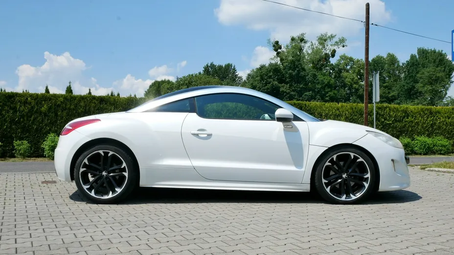 PEUGEOT RCZ -