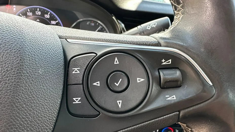 OPEL Insignia -