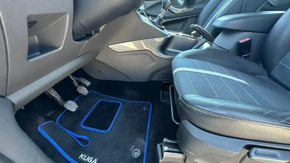 FORD Kuga -
