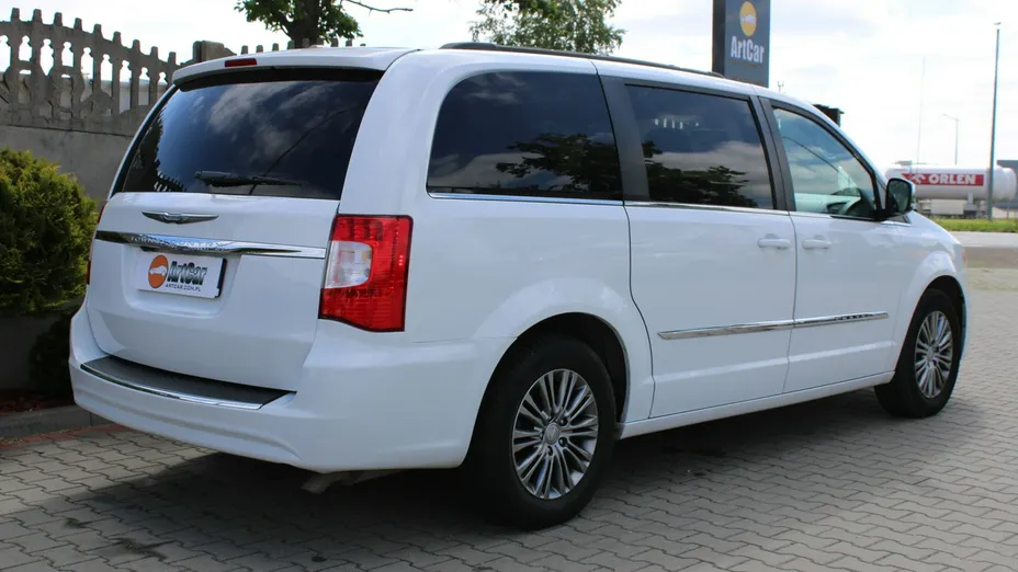 CHRYSLER Town & Country -