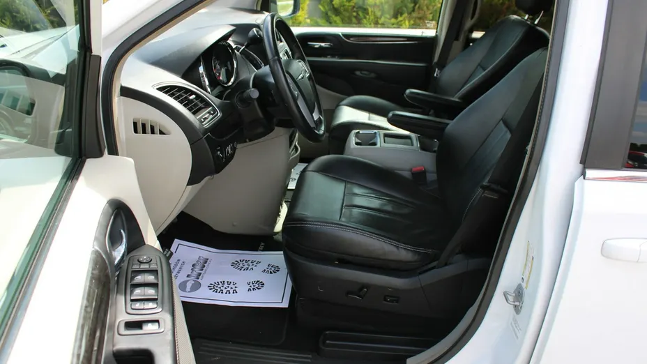 CHRYSLER Town & Country -