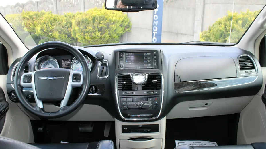 CHRYSLER Town & Country -