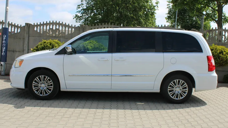 CHRYSLER Town & Country -