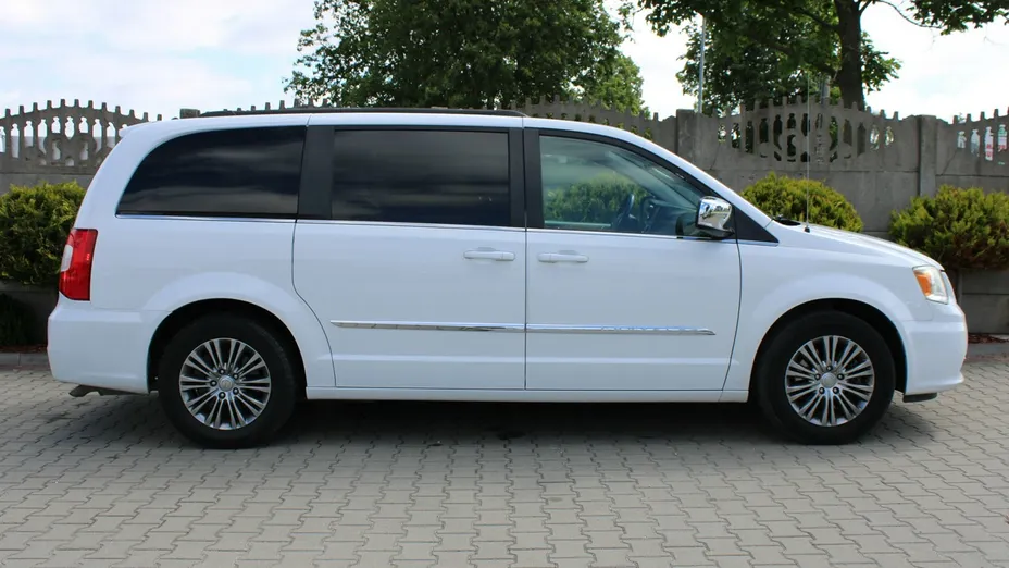 CHRYSLER Town & Country -