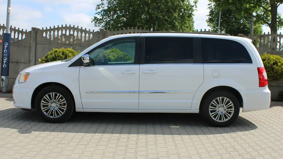 CHRYSLER Town & Country -