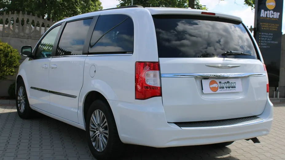 CHRYSLER Town & Country -