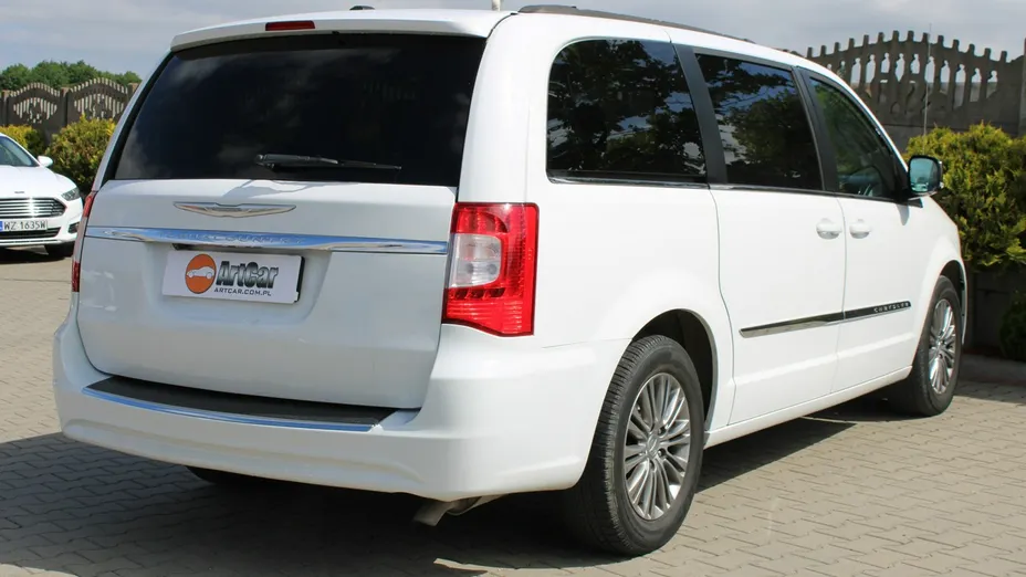 CHRYSLER Town & Country -