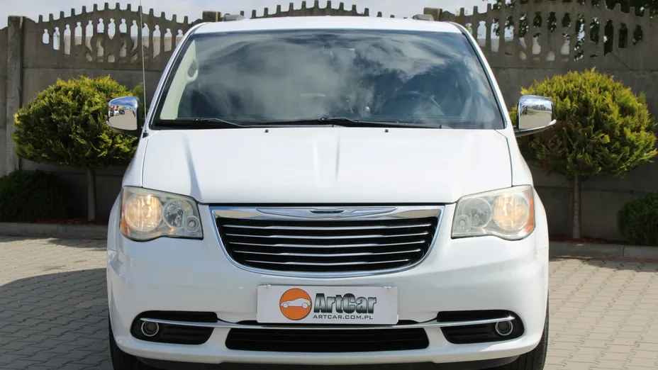 CHRYSLER Town & Country -