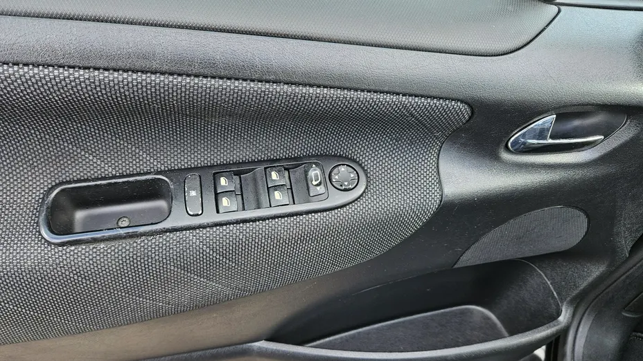 PEUGEOT 207 -