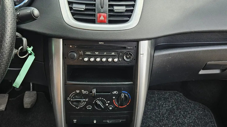 PEUGEOT 207 -