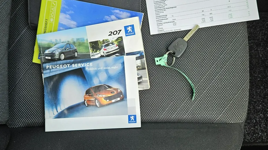 PEUGEOT 207 -