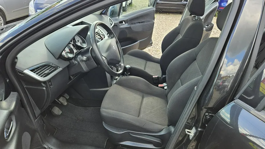 PEUGEOT 207 -
