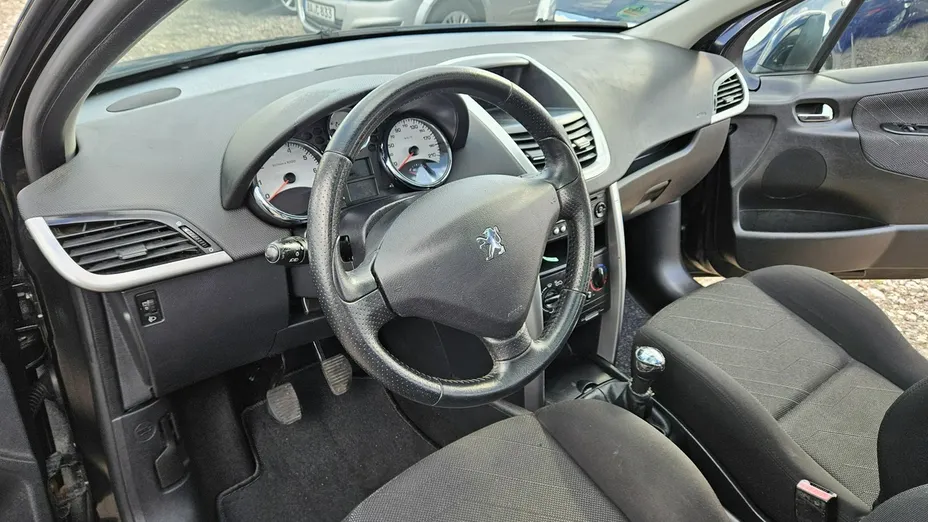 PEUGEOT 207 -