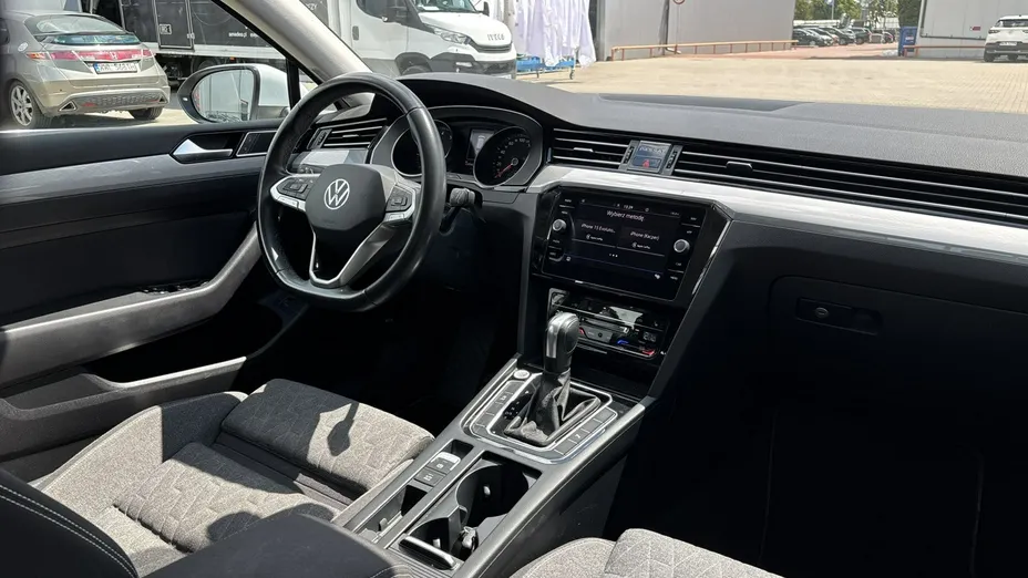 VOLKSWAGEN Passat -