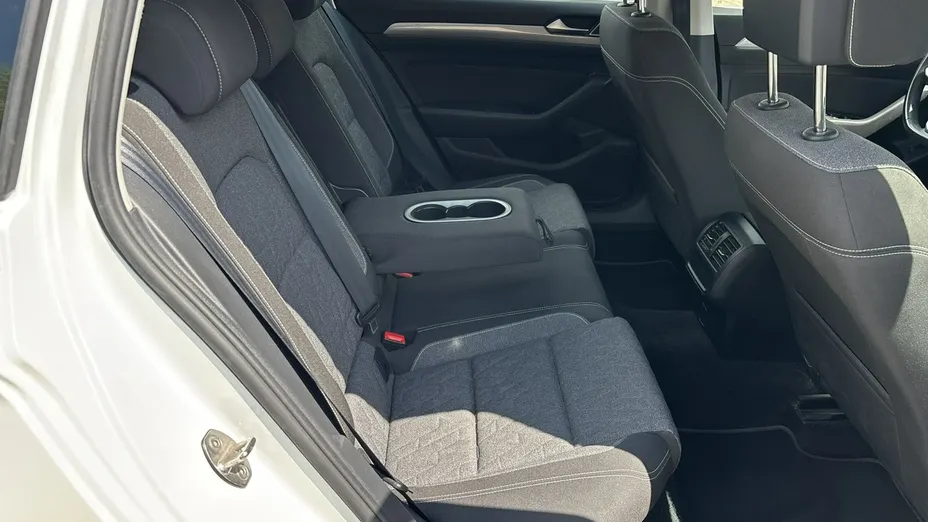 VOLKSWAGEN Passat -