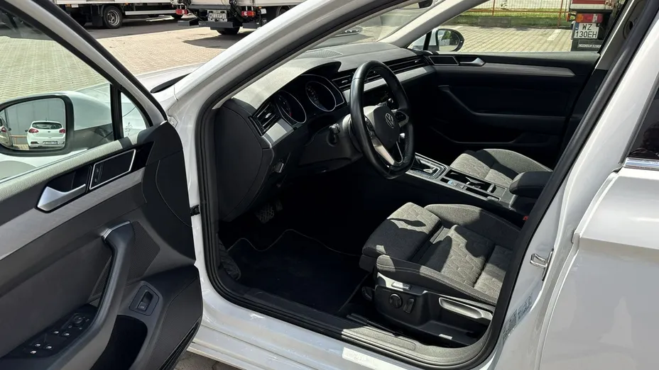 VOLKSWAGEN Passat -