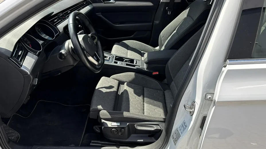 VOLKSWAGEN Passat -
