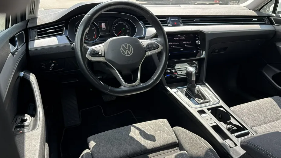 VOLKSWAGEN Passat -