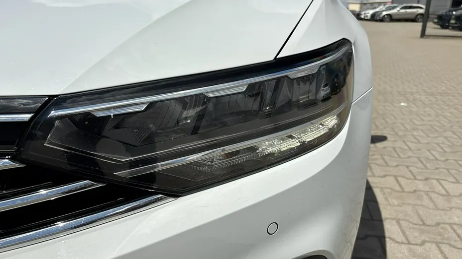VOLKSWAGEN Passat -