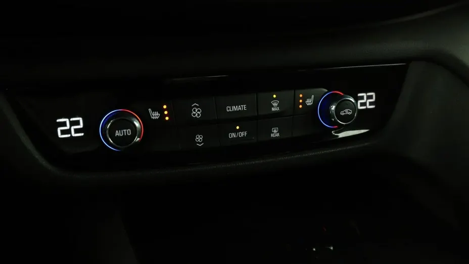 OPEL Insignia -