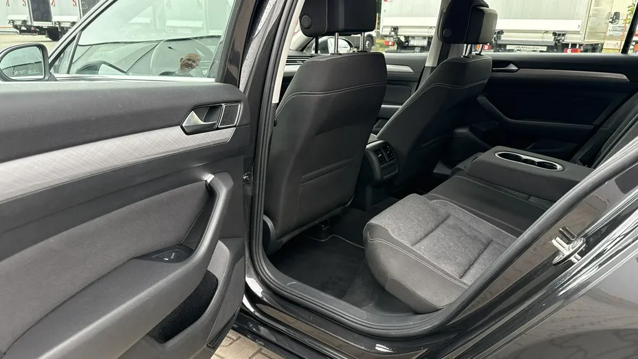 VOLKSWAGEN Passat -