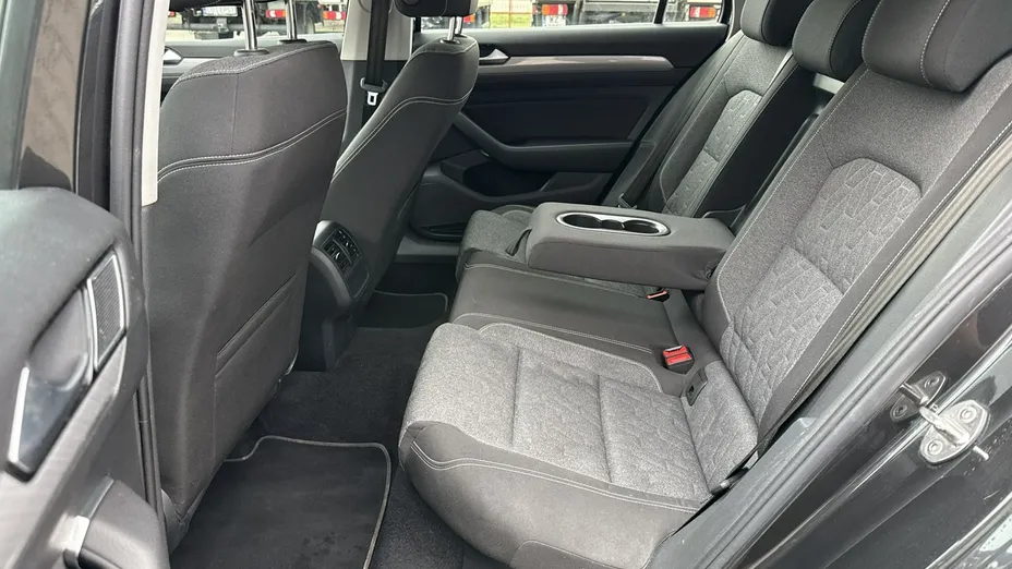 VOLKSWAGEN Passat -