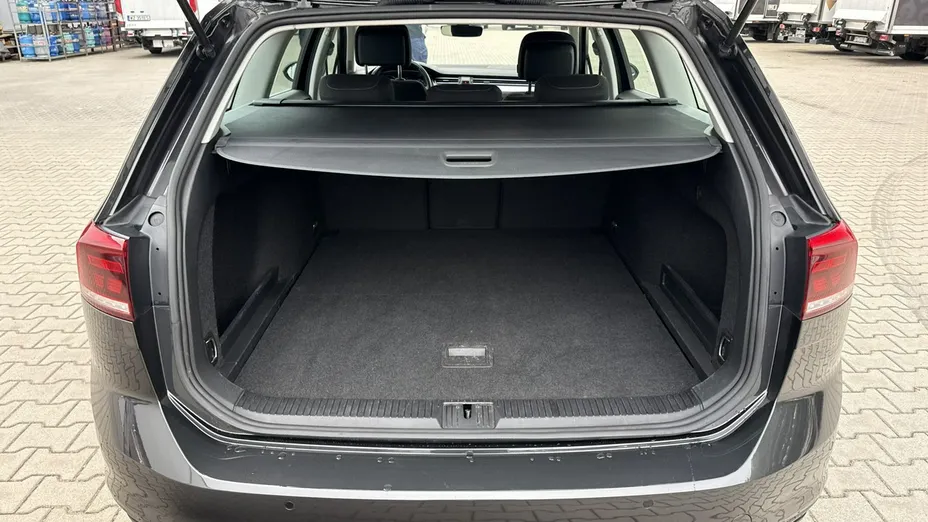 VOLKSWAGEN Passat -