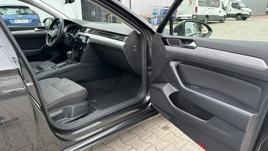 VOLKSWAGEN Passat -