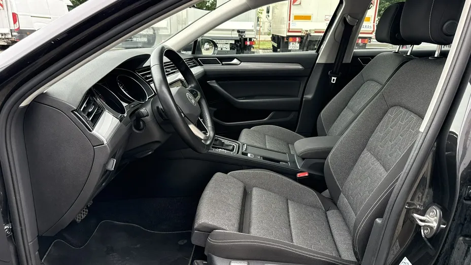 VOLKSWAGEN Passat -