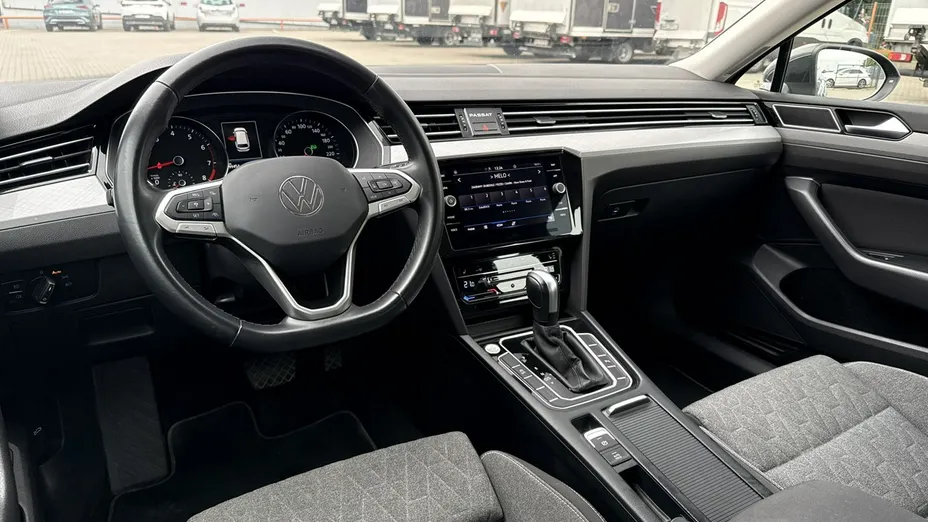 VOLKSWAGEN Passat -