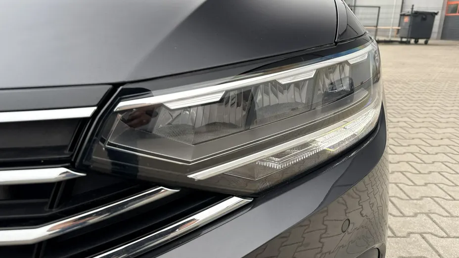 VOLKSWAGEN Passat -