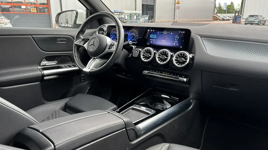 MERCEDES-BENZ EQA -
