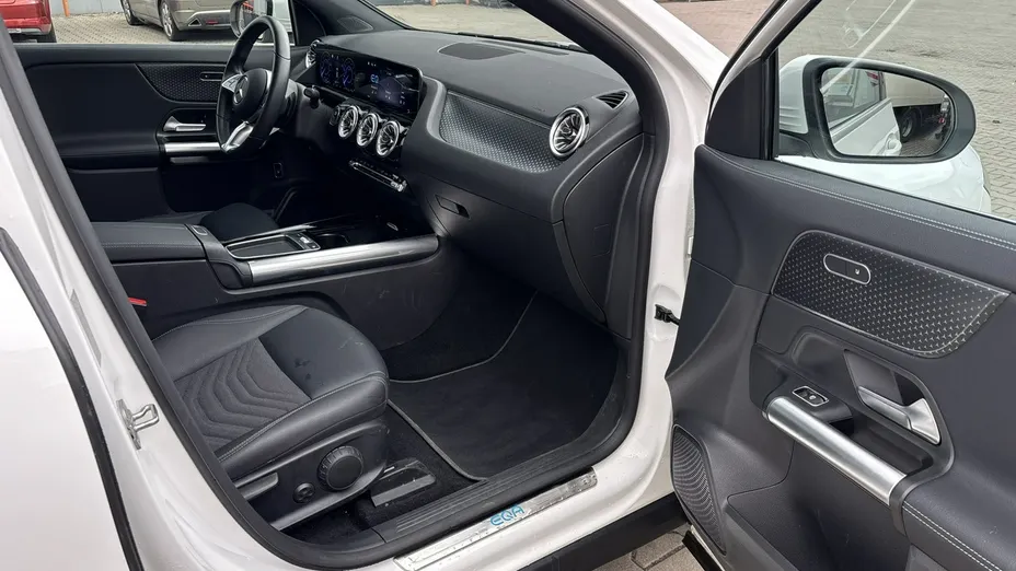 MERCEDES-BENZ EQA -