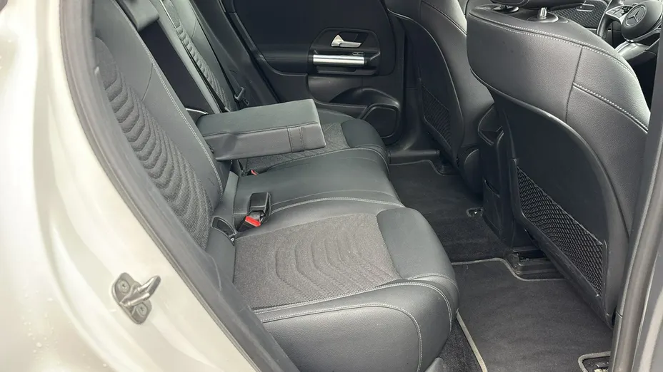 MERCEDES-BENZ EQA -