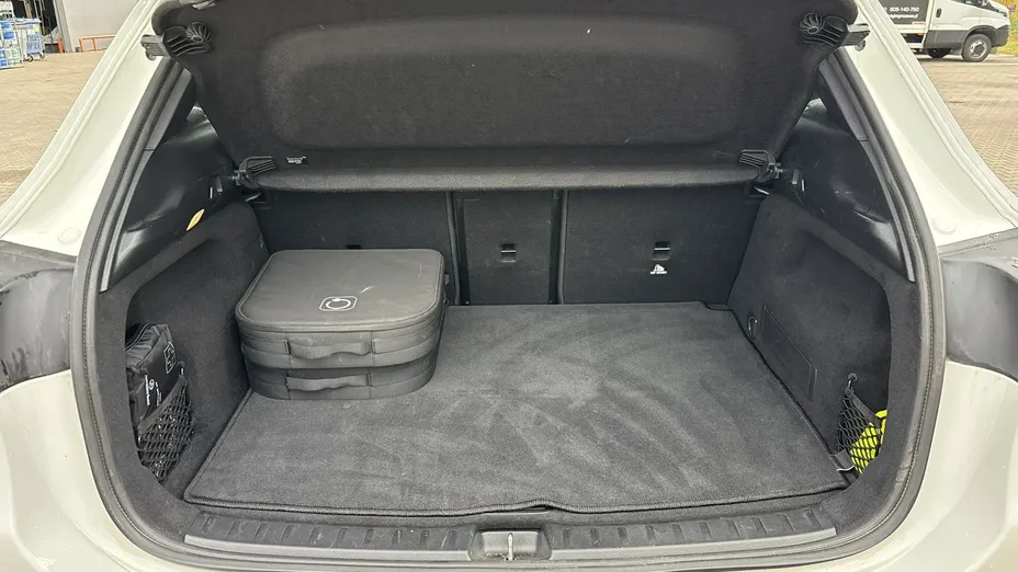 MERCEDES-BENZ EQA -