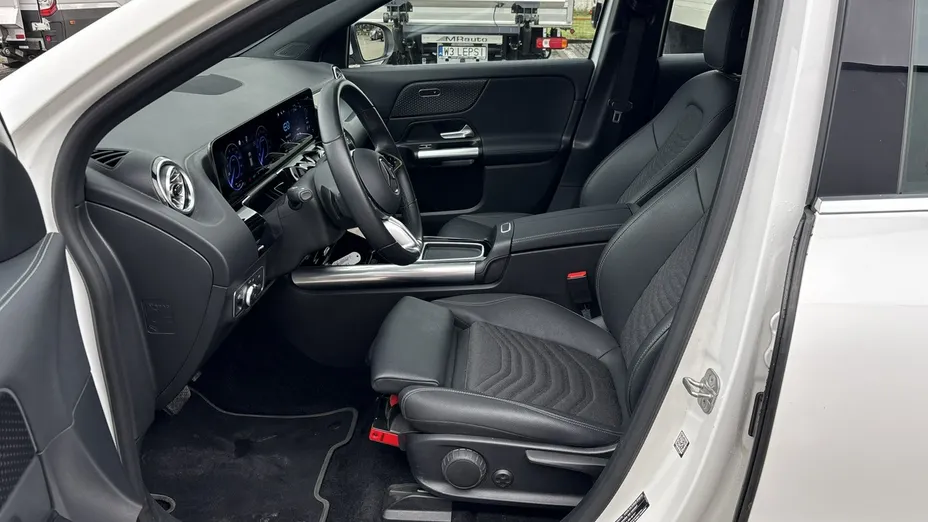 MERCEDES-BENZ EQA -