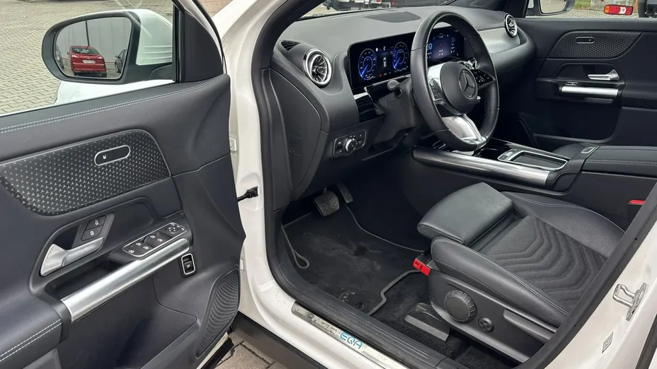 MERCEDES-BENZ EQA -